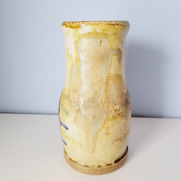 Hand Crafted Vintage Pottery Vase with Makers Mark - Picture 5 of 12